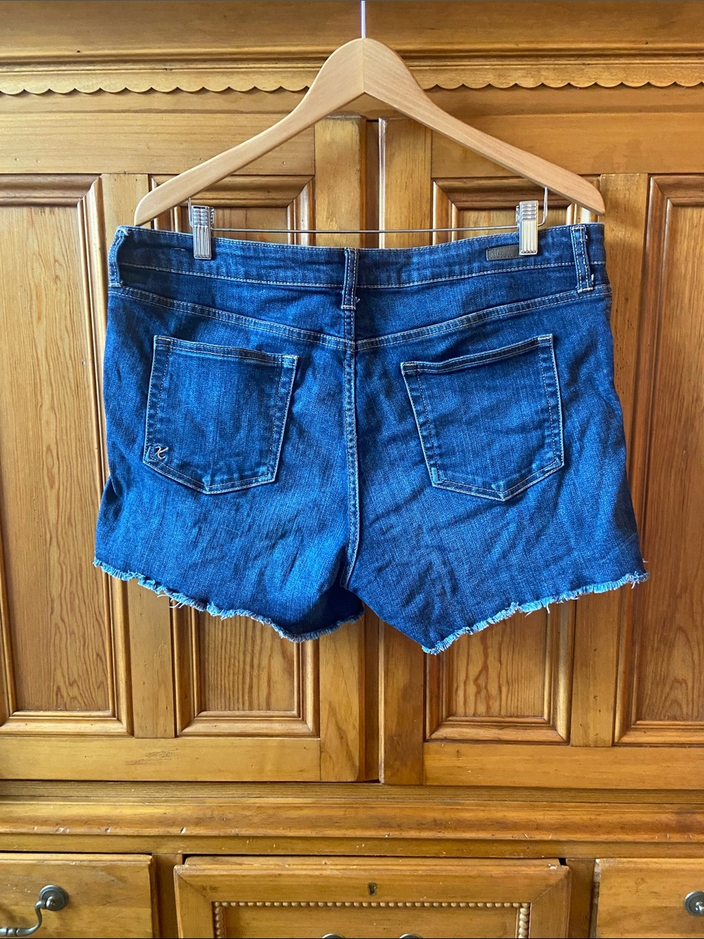 EUC ~ Kut from the Kloth Dark Blue Denim Cutoff Shorts 🏖️ Comfortable!
